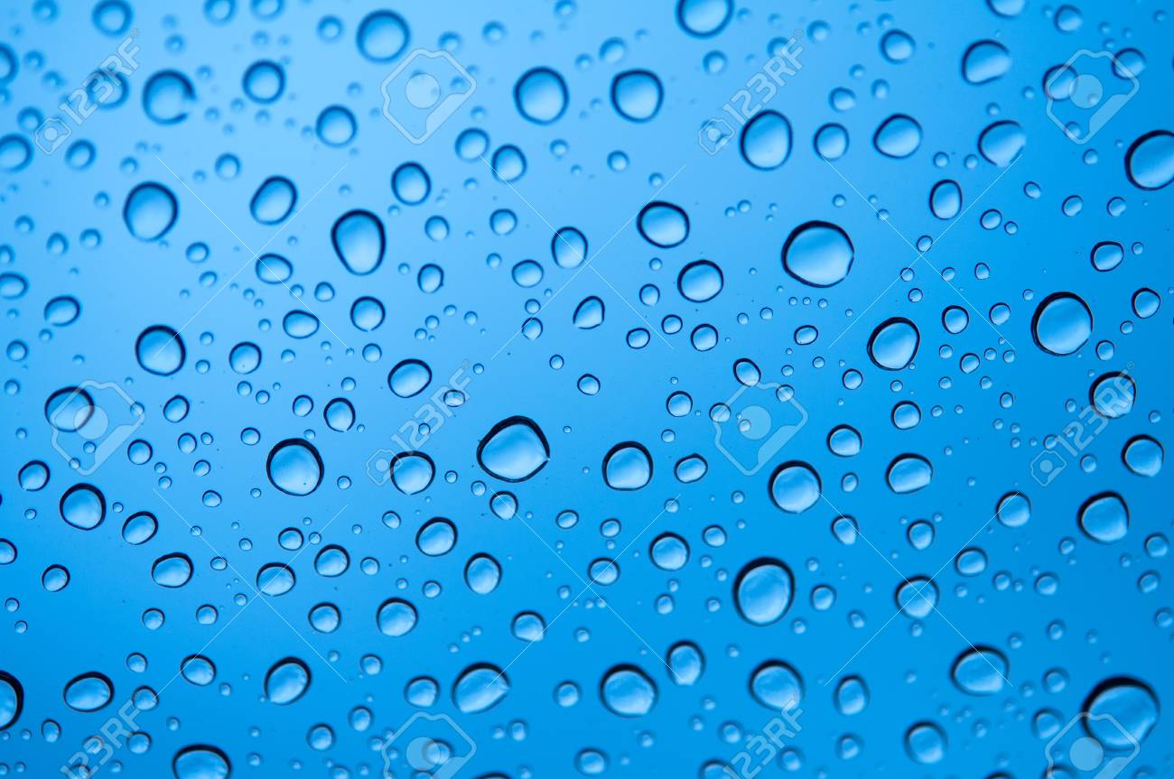 Gotas de agua sobre una superficie