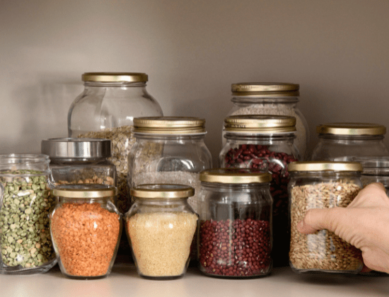 Lugar fresco y seco con alimentos