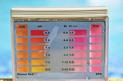 Ajuste del pH y cloro en piscinas