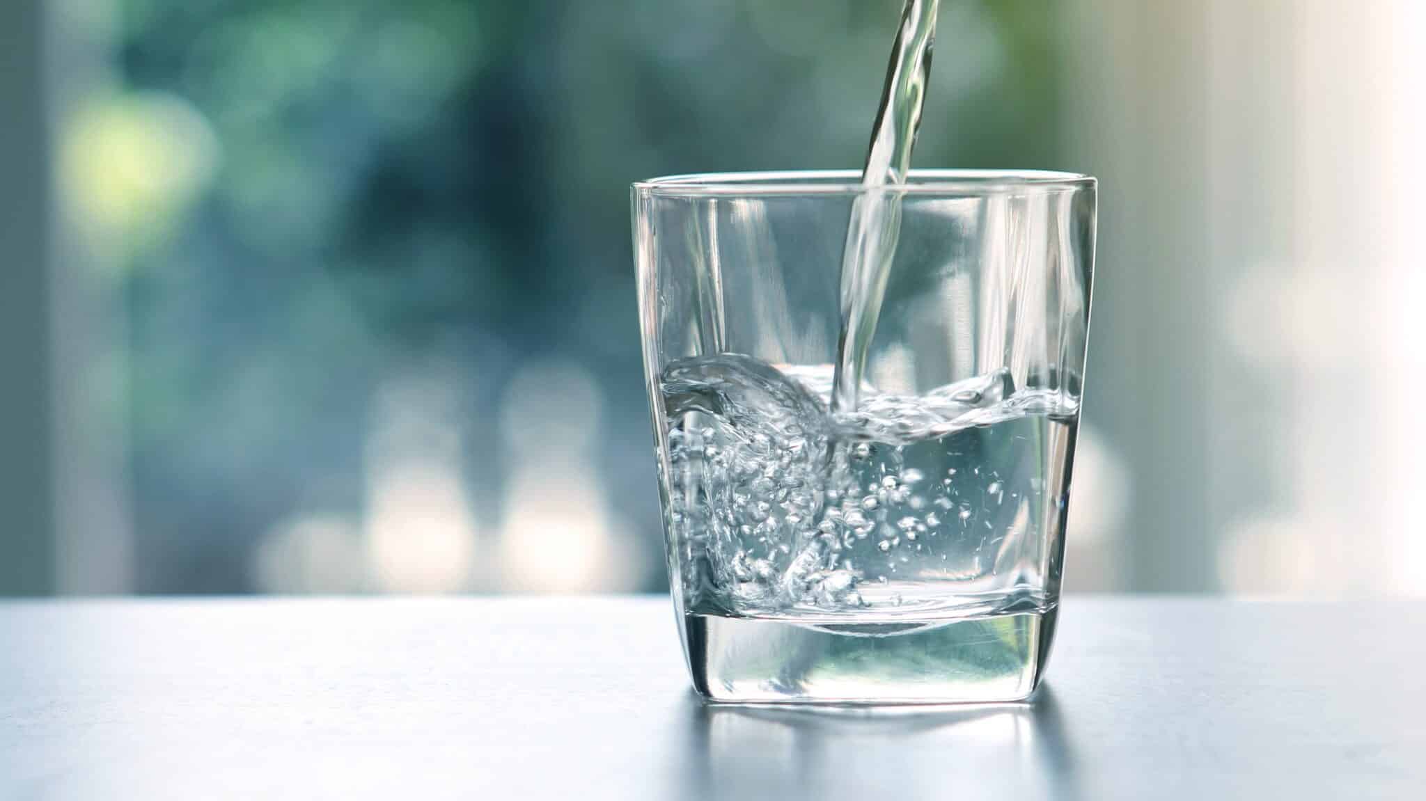 Comparación entre agua potable y contaminada