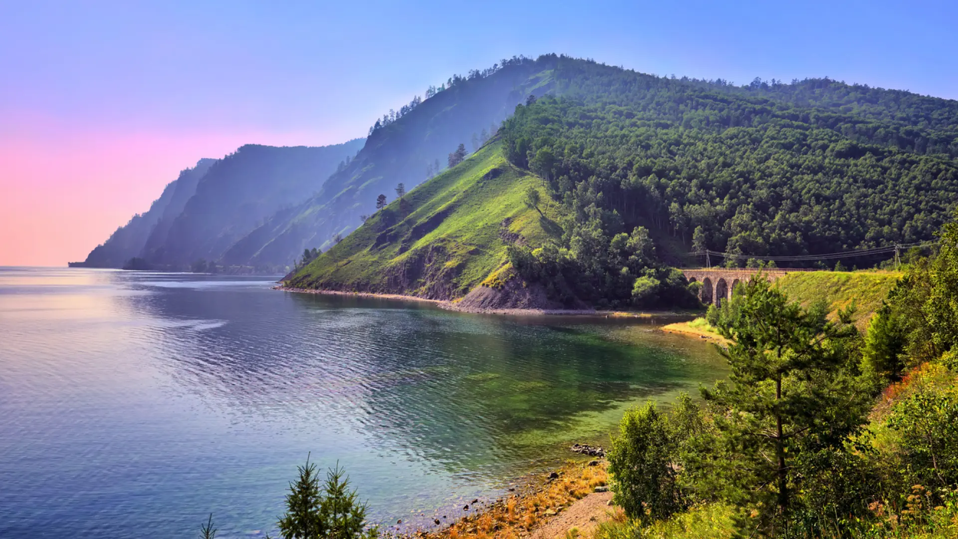 Ríos y lagos limpios y cristalinos