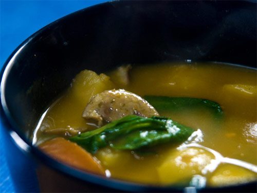 Alimentos sumergidos en agua caliente y fría